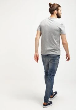 Pier One Jeans Slim FitDestroyed Denim Uomo Jeans PI922GA08-K11 8 Pier One Jeans Slim FitDestroyed Denim Uomo Jeans PI922GA08-K11 -Noble rain 023c0909fd3b4463aa11aa2e5d4b2317