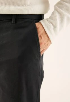 Pier One ChinoBlack Uomo Pantaloni PI922E05G-Q11 9 Pier One ChinoBlack Uomo Pantaloni PI922E05G-Q11 -Noble rain 08fab3b085c24ec1a85aa3a84dbcbf8e