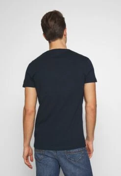 Pier One T-Shirt BasicDark Blue Uomo T-shirt E Polo PI922O0KZ-K11 -Noble rain 0af70e7725c7425f98d85c327ef43d82