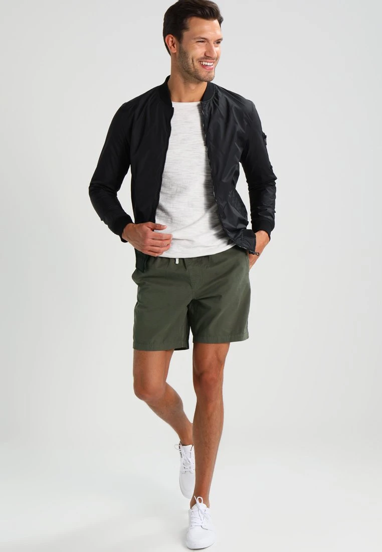 Pier One ShortsKhaki Uomo Bermuda PI922FA15-N11 2 Pier One ShortsKhaki Uomo Bermuda PI922FA15-N11 - immagine 2