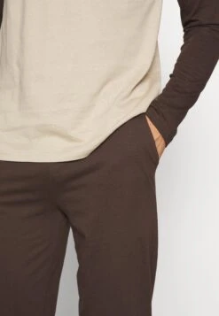 Pier One PigiamaBrown Uomo Per La Notte PI982M043-O11 -Noble rain 0d4e287a2c4d4010907ca33e67ca1b31