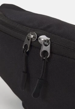 Pier One MarsupioBlack Uomo Borse PI954H02N-Q11 7 Pier One MarsupioBlack Uomo Borse PI954H02N-Q11 -Noble rain 125683be70844f65a706e09415f5aff3