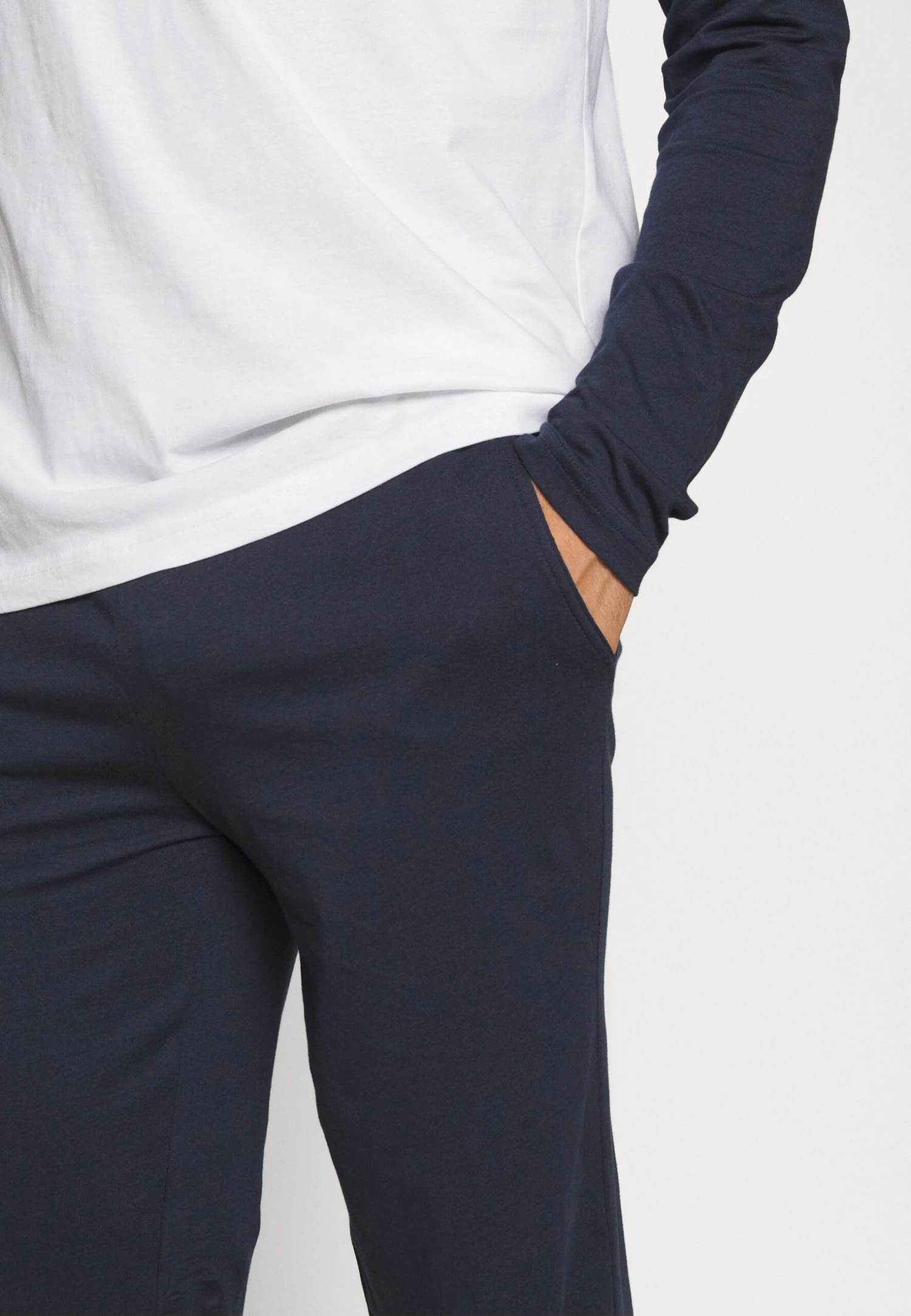 Pier One PigiamaDark Blue Uomo Per La Notte PI982M043-K11 5 Pier One PigiamaDark Blue Uomo Per La Notte PI982M043-K11 - immagine 5