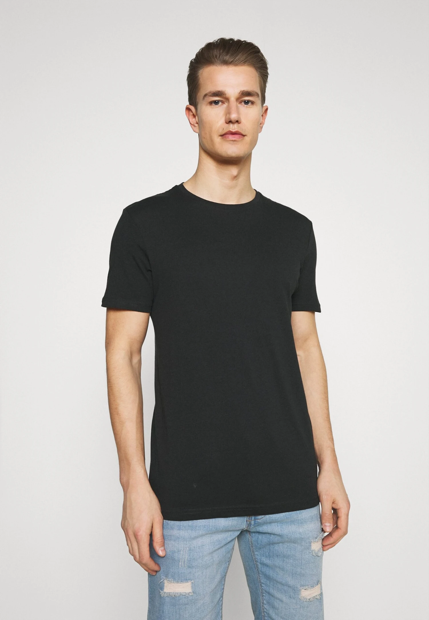 Pier One 3 PackT-Shirt BasicBlack/Grey/Bordeaux Uomo T-shirt E Polo PI922O0GQ-Q15 5 Pier One 3 PackT-Shirt BasicBlack/Grey/Bordeaux Uomo T-shirt E Polo PI922O0GQ-Q15 - immagine 5