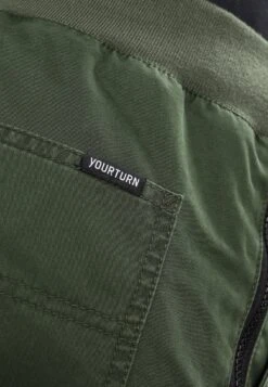 Pier One Pantaloni CargoDark Green Uomo Pantaloni YO122E01M-M11 12 Pier One Pantaloni CargoDark Green Uomo Pantaloni YO122E01M-M11 -Noble rain 267eb1a5169a4c549f08e5f864e0bce4