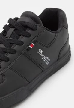 Pier One Unisex - Sneakers Basse - Black 11 Pier One Unisex - Sneakers Basse - Black -Noble rain 26c4ef6014c54e87b22117509ba51108