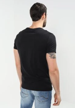 Pier One 2 PackT-Shirt BasicBlack Uomo T-shirt E Polo PI982AA00-Q12 -Noble rain 2d8633b5b7104019a6e0f7d92decc1c7