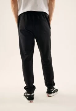 Pier One Pantaloni SportiviBlack Uomo Pantaloni PI922E05O-Q11 -Noble rain 33cad878ddad4a549b728219c2c3d85c