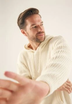 Pier One Felpa Con CappuccioOff-White Uomo Maglieria PI922Q0BU-A11 -Noble rain 3539b3837d504e39b81f4c36ceb0809c