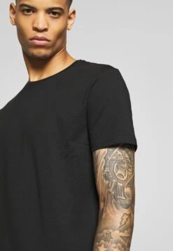 Pier One 3 Pack - T-Shirt Basic -Black/ White -Noble rain 3c7fec9282cf41fe87a7e68583b84b09