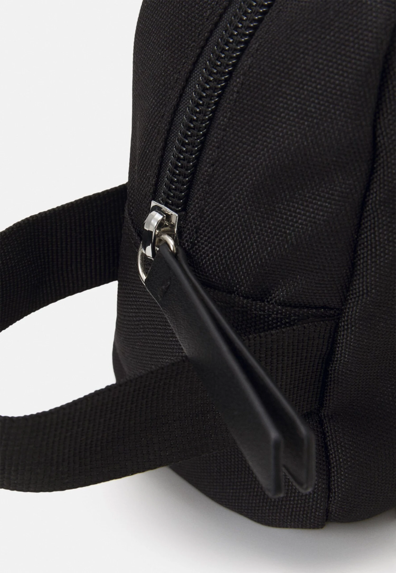 Pier One TrousseBlack Uomo Borse PI952H06N-Q11 4 Pier One TrousseBlack Uomo Borse PI952H06N-Q11 - immagine 4