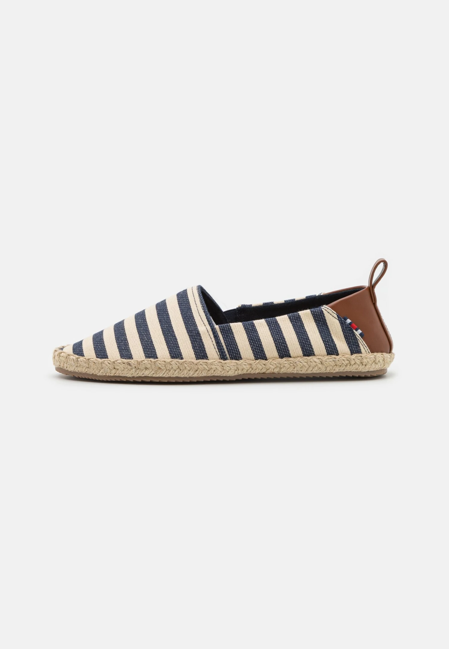 Pier One UnisexEspadrillasDark Blue/White Uomo Scarpe Basse PI915C00F-K11 1 Pier One UnisexEspadrillasDark Blue/White Uomo Scarpe Basse PI915C00F-K11