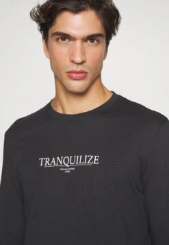 Pier One Maglia Del PigiamaBlack Uomo Per La Notte PI982N00D-Q11 9 Pier One Maglia Del PigiamaBlack Uomo Per La Notte PI982N00D-Q11 -Noble rain 43dcd33a7c9f4169a82d93289066f35f