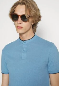 Pier One T-Shirt Basic - Light Blue 9 Pier One T-Shirt Basic - Light Blue -Noble rain 456fe74b3a0247ada5ec82d4c6c9d7ce