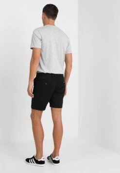 Pier One ShortsBlack Uomo Bermuda PI922FA1H-Q11 -Noble rain 51e566056b384e5ca94279206ee8e214