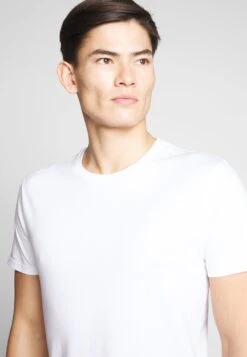 Pier One 2 Pack - T-Shirt Basic - White/Dark Blue 10 Pier One 2 Pack - T-Shirt Basic - White/Dark Blue -Noble rain 5d6a04d994e343d2903cc2c1666bad4b