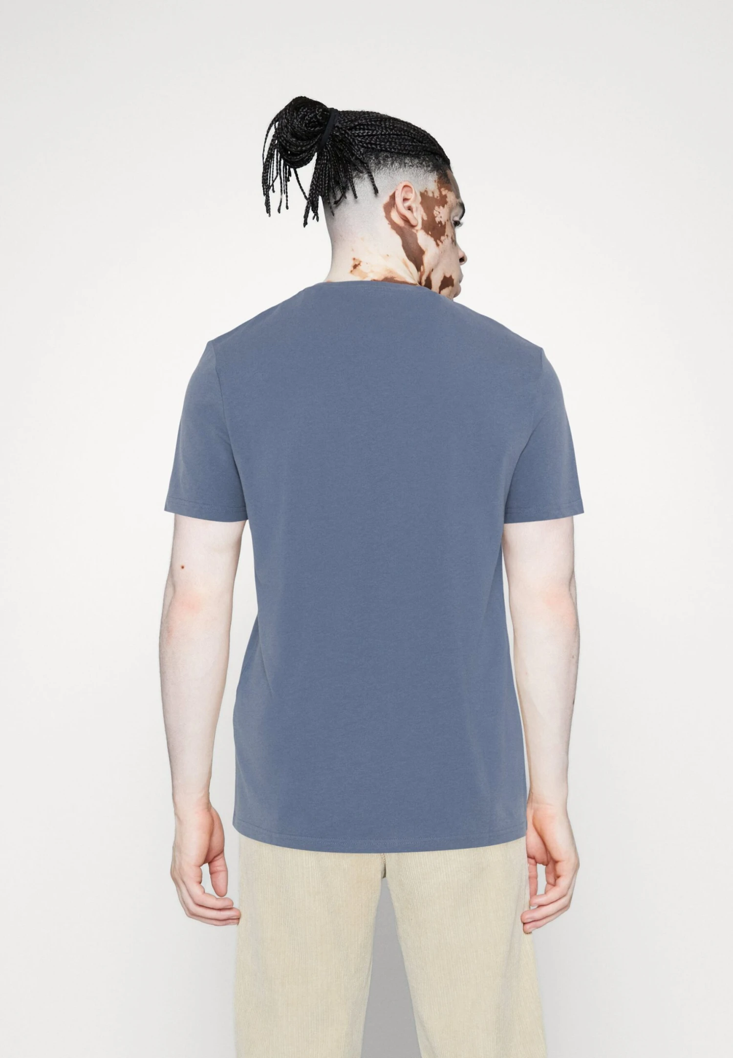 Pier One 3 PackT-Shirt BasicWhite/Dark Blue/Blue Uomo T-shirt E Polo PI922O0XI-A11 3 Pier One 3 PackT-Shirt BasicWhite/Dark Blue/Blue Uomo T-shirt E Polo PI922O0XI-A11 - immagine 3