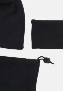 Pier One Fleece Unisex Set - Berretto - Black 9 Pier One Fleece Unisex Set - Berretto - Black -Noble rain 61e91d97a5ca421f93169d4ff34a76b8