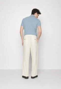 Pier One Drawcord Trousers Linen BlendPantaloniOff-White Uomo Pantaloni PI922E05A-A11 -Noble rain 65c988989ad143de851aee47dda41e80