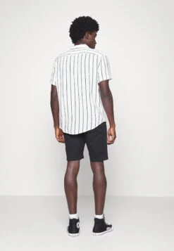 Pier One 2 Pack - Shorts - Black/Olive -Noble rain 73395e7496094f16ab01d685c224eec1