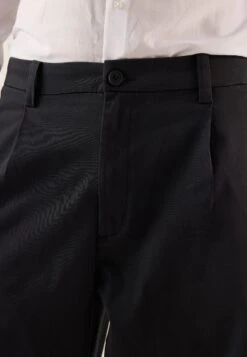 Pier One ChinoBlack Uomo Pantaloni PI922E05F-Q11 9 Pier One ChinoBlack Uomo Pantaloni PI922E05F-Q11 -Noble rain 794e6f64732649ad8d0596605a439fb1