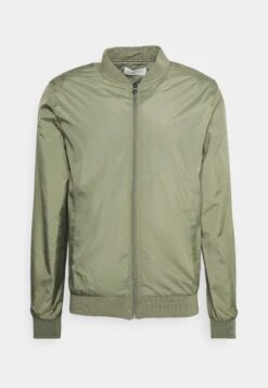 Pier One Giubbotto Bomber - Olive 10 Pier One Giubbotto Bomber - Olive -Noble rain 7c08e553d7a44a419f17696b41b28c3e