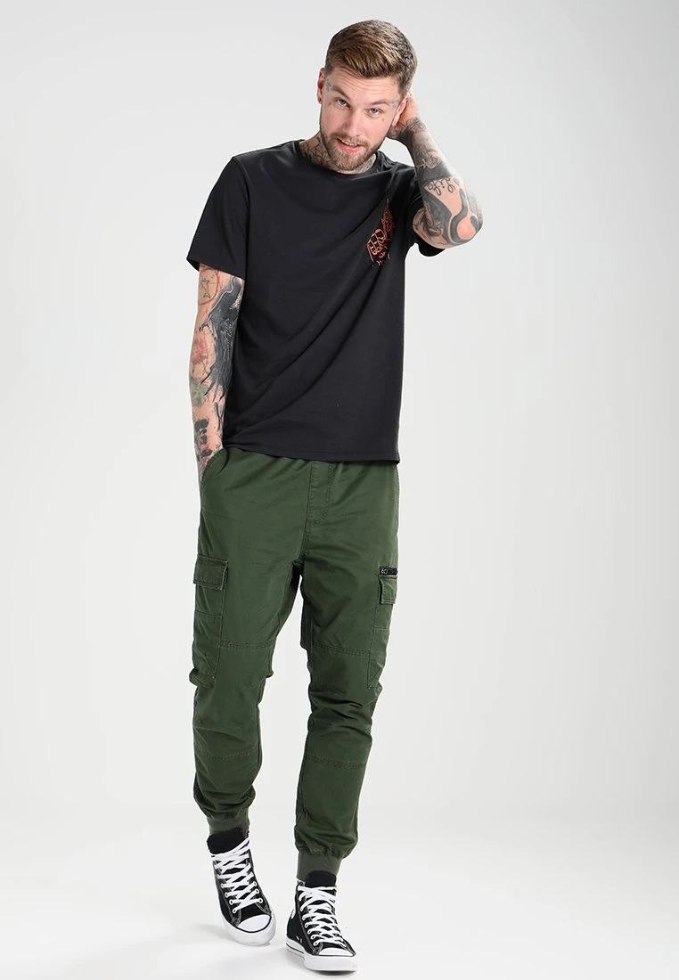 Pier One Pantaloni CargoDark Green Uomo Pantaloni YO122E01M-M11 2 Pier One Pantaloni CargoDark Green Uomo Pantaloni YO122E01M-M11 - immagine 2