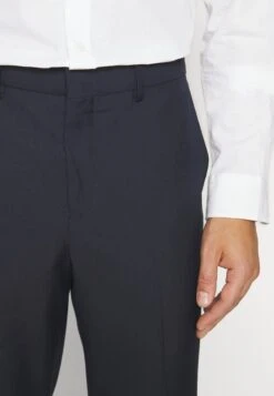 Pier One CompletoDark Blue Uomo Completi E Cravatte PI922A02I-K11 20 Pier One CompletoDark Blue Uomo Completi E Cravatte PI922A02I-K11 -Noble rain 8233e242162f466cad992689103569c2