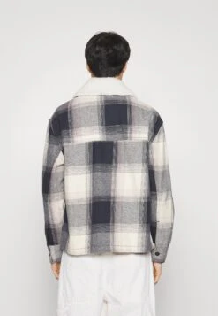 Pier One Giacca Leggera - Black/Beige 9 Pier One Giacca Leggera - Black/Beige -Noble rain 896ea5983e5b4011b4a55a5ce245570c