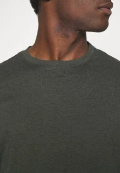 Pier One Pigiama - Black/Khaki 11 Pier One Pigiama - Black/Khaki -Noble rain 8a5272d08a1247d6ba842d412e30baf3