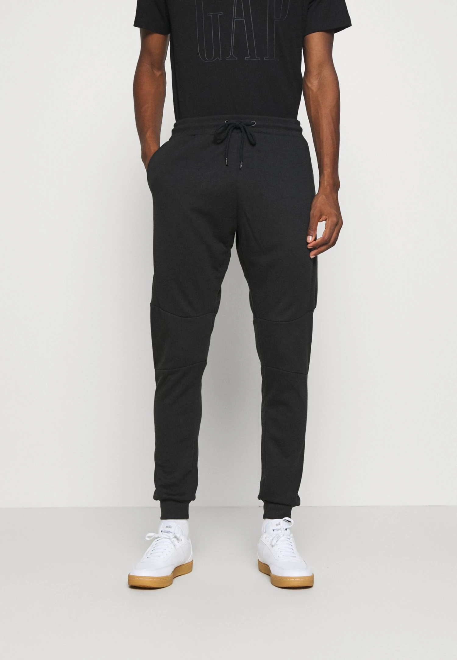Pier One Pantaloni SportiviBlack Uomo Pantaloni Sportivi E Joggers PI922E03N-Q11 1 Pier One Pantaloni SportiviBlack Uomo Pantaloni Sportivi E Joggers PI922E03N-Q11
