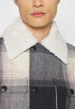 Pier One Giacca Leggera - Black/Beige 13 Pier One Giacca Leggera - Black/Beige -Noble rain 945f448dee1941e48afc57d7a97d17e2