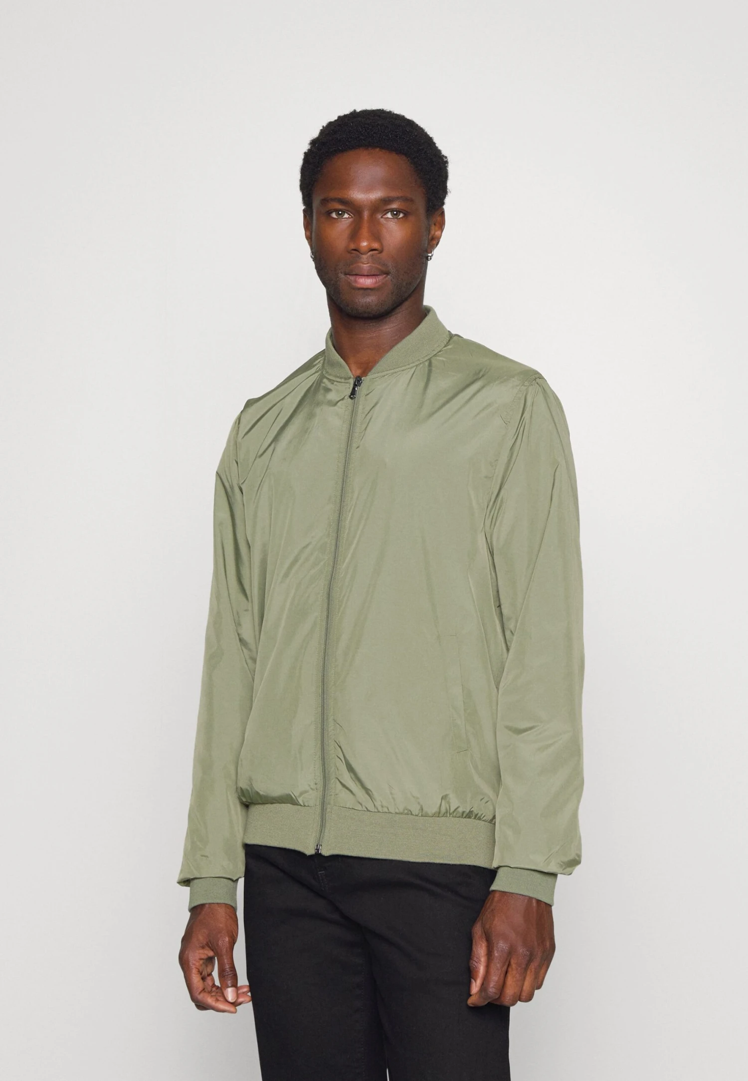 Pier One Giubbotto Bomber - Olive 1 Pier One Giubbotto Bomber - Olive