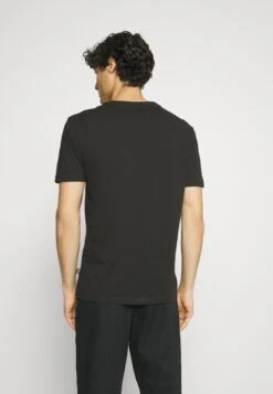 Pier One 5 PackT-Shirt BasicWhite/Black/Dark Blue Uomo T-shirt E Polo PI922O0TV-A11 -Noble rain a0c7b6453ce14bcdb30df26ad77873b2