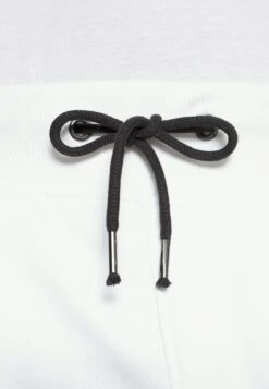 Pier One Pantaloni SportiviWhite Uomo Pantaloni PI922F03G-A11 -Noble rain a36764404f124304b3532ad3534eb3d7