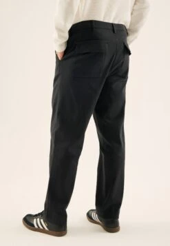 Pier One ChinoBlack Uomo Pantaloni PI922E05G-Q11 8 Pier One ChinoBlack Uomo Pantaloni PI922E05G-Q11 -Noble rain a3d12799b9f5444494fc80d5113f59df