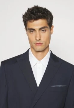 Pier One CompletoDark Blue Uomo Completi E Cravatte PI922A02I-K11 22 Pier One CompletoDark Blue Uomo Completi E Cravatte PI922A02I-K11 -Noble rain a502465f086742ff91854052d86cb000