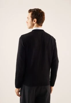 Pier One MaglioneBlack Uomo Maglieria PI922Q0C0-Q11 7 Pier One MaglioneBlack Uomo Maglieria PI922Q0C0-Q11 -Noble rain a5395f2b4b7f4aa2aa8220dab054b4d8