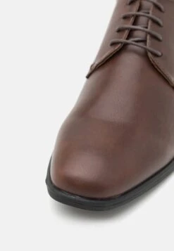 Pier One Stringate ElegantiDark Brown Uomo Scarpe Eleganti PI912M0D3-O12 11 Pier One Stringate ElegantiDark Brown Uomo Scarpe Eleganti PI912M0D3-O12 -Noble rain b1e173ca55054c7f9bde20d754ffa6d2