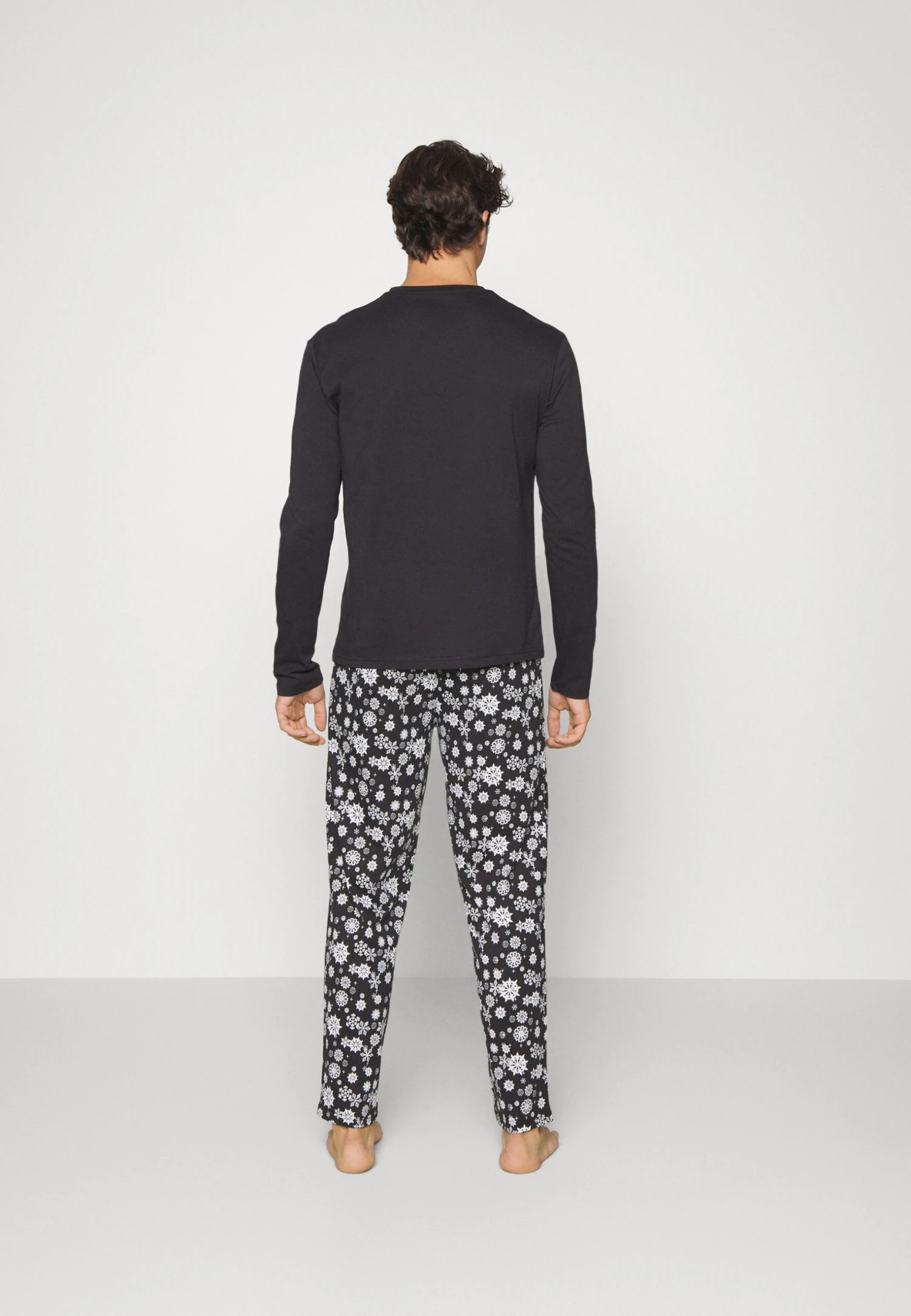 Pier One PigiamaBlack Uomo Per La Notte PI982M048-Q11 3 Pier One PigiamaBlack Uomo Per La Notte PI982M048-Q11 - immagine 3