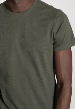 Pier One 3 Pack - T-Shirt Basic - Black/Grey/Green 13 Pier One 3 Pack - T-Shirt Basic - Black/Grey/Green -Noble rain ba2abdb3c78c4a8bb5a16ee701db5a1d