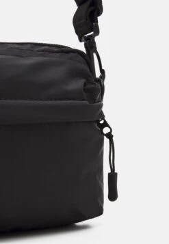 Pier One Borsa A TracollaBlack Uomo Borse PI954H02B-Q11 7 Pier One Borsa A TracollaBlack Uomo Borse PI954H02B-Q11 -Noble rain be6c257be3b546028e24d7920c8d915e