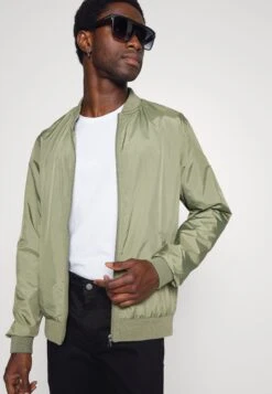 Pier One Giubbotto Bomber - Olive 9 Pier One Giubbotto Bomber - Olive -Noble rain c00e419a729d4040916b42def27404fc