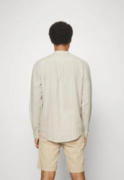 Pier One CamiciaBeige Uomo Camicie PI922DA24-B12 -Noble rain c1fb8724ad9644f6bad52175a6fc45a1