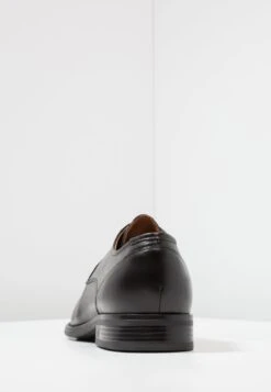 Pier One LeatherStringate ElegantiBlack Uomo Scarpe Con I Lacci PI912M03P-Q11 -Noble rain c2d680b2a8c54540a2822fc3256389d3