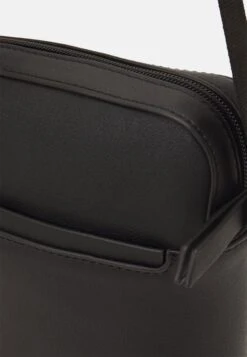 Pier One Borsa A TracollaBlack Uomo Borse PI952H06J-Q11 -Noble rain cc28368760b546c881d3aca283d7a281
