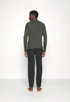 Pier One Pigiama - Black/Khaki 9 Pier One Pigiama - Black/Khaki -Noble rain cc967b700a6247b8b7f004f945bc725f