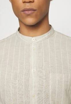 Pier One CamiciaBeige Uomo Camicie PI922DA24-B12 -Noble rain cf026bf45d7c4ea6a5783dc4be495022