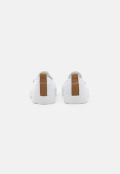 Pier One Unisex - Scarpe Senza Lacci - White 8 Pier One Unisex - Scarpe Senza Lacci - White -Noble rain d0dcb07e7bd24443a1df824091ece39a
