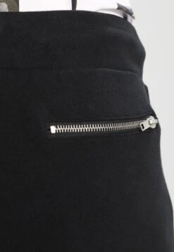 Pier One Biker JoggerPantaloni SportiviBlack Uomo Pantaloni Sportivi E Joggers PI922E03L-Q11 9 Pier One Biker JoggerPantaloni SportiviBlack Uomo Pantaloni Sportivi E Joggers PI922E03L-Q11 -Noble rain d14f4d3e23264a23856a525cf94a989d